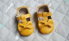 Baby Girls Leather Yellow NEW Mary-Jane Shoes Size 12 to 18 Months