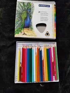 Caja de 23 lápices de colores STAEDTLER 2015 barril triangular Canadá - Imagen 1 de 1