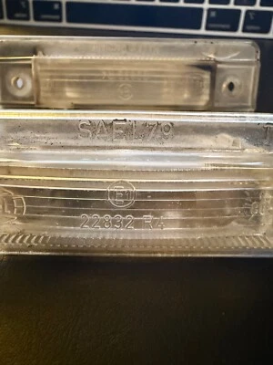 Conjunto de luz de placa de 2 licenças.  Sedã Saab 900. 1979-93  - Imagem 1 de 4
