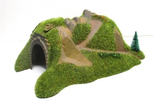 Spur N Busch 8001 eingleisiger Tunnel, gebogen Fertigmodell  - Bild 1 von 1