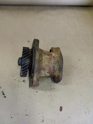 Vintage International Farmall M Distributor gear Drive 4 cylinder gas engine - Image 1 of 4