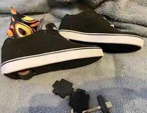 NEU Heelys Herren 7 schwarz Canvas Schuhe Skate Turnschuhe Damen Schlüssel Abdeckungen Rollen - Bild 1 von 8