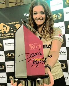 FOTO REIMPRESIÓN PAJAK DARIA 8X10 FIRMADA AUTOGRAFIADA NAVIDAD HOMBRE CUEVA REGALO - Imagen 1 de 1