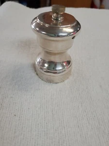 Molinillo de mesa de cocina vintage de plata esterlina de 3 5/8" de alto para servir - Imagen 1 de 12