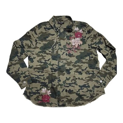 Chaqueta camuflada para mujer Lane Bryant talla 14/16 bordada con detalles florales mangas largas  Foto 1 de 4