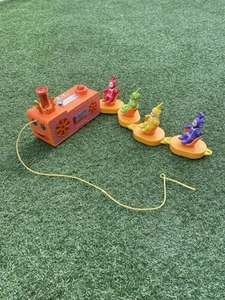 Teletubbies Tubby Custard Train Pull Along Spinning Carriages Sounds & Lights - Picture 1 of 24