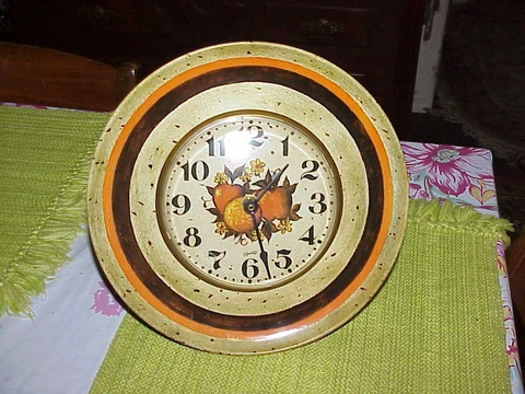Vintage Spartus Brand Retro Tin Metal Wall Clock 10" "Harvest Fruit"  works Cover
