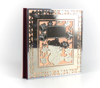 Álbum de fotos recién nacido plateado forrado de terciopelo rosa con bloques de alfabeto y oso Foto 1 de 3