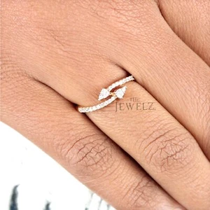 14K Gold 0,05 ct Regenbogen Mondstein Wishbone Ring - The Jewelz - Bild 1 von 6