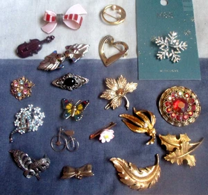 Mixed Lot of 19 Brooches - pottery, plastic, metal, etc (2653) - Picture 1 of 11