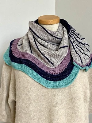 Selbst Gestricktes Tuch Schal Stola  Merinowolle Handarbeit Wollgarn DIY - Bild 1 von 3