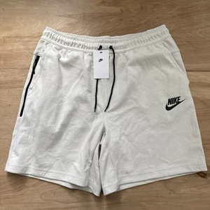 Nike Tech Fleece Essentials Sport Shorts Zip Pocket Mens Medium Ivory DD5301-210 - Picture 1 of 10