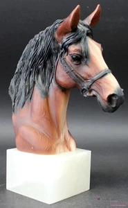 Pferdekopf auf Marmorsockel Skulptur, gebraucht - Bild 1 von 6