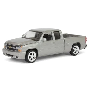 2006 Chevy Silverado Extended Cab Truck silber 1/64 Druckguss Auto World AWSP163-A - Bild 1 von 6