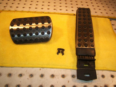 Mercedes 1977-1985 W123 AUTOMÁTICO Metal NEGRO Modificado Genuino OEM 2 Pedales, T1 Foto 1 de 4