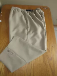 NEW WOMEN'S SIZE 18 ALFRED DUNNER CLASSIC FIT CAPRI PANTS - Picture 1 of 3