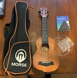 MORSE 21" Ukulele Kit - Einsteigerset mit Tasche, Pick & Buch BESCHREIBUNG LESEN - Bild 1 von 15