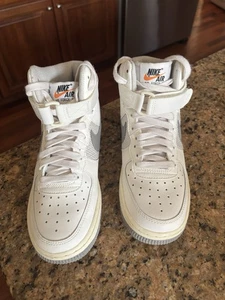 NIKE AIR FORCE 1 HIGH 07 LV8 SAIL - MEDIUM GREY - LIGHT BONE GR. 4,5 [DM0209-100] - Bild 1 von 11