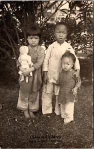 CHINESE CHILDREN - BAREFOOT & HOLDING DOLL - OLD REAL PHOTO POSTCARD - Picture 1 of 2