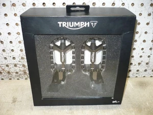 TRIUMPH 17 20 STREET SCRAMBLER FRONT FOOTREST FOOTPEG PEGS PAIR A9770172 NEW - Picture 1 of 22