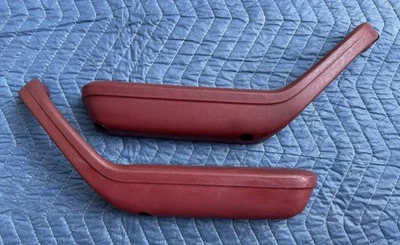 '83 - '86 Ford Mustang GT Foxbody reposabrazos rojo original - lado izquierdo y derecho Foto 1 de 4