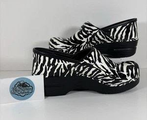 Dansko Professional Zebra Print Clogs EU 38 US 7,5/8 - Bild 1 von 24