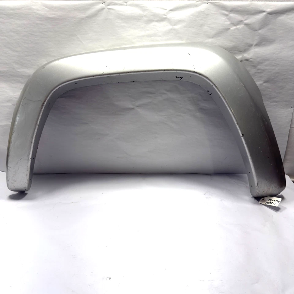 Jeep Liberty 2002-2004 fabricante de equipos originales guardabarros delantero izquierdo rueda acampanada moldura 5GH01TZZAG Foto 1 de 4