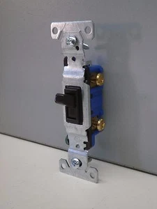 (10) Interruptor de luz palanca de un solo polo Cooper 1301-7B 15A 120V CA - MARRÓN - Imagen 1 de 3