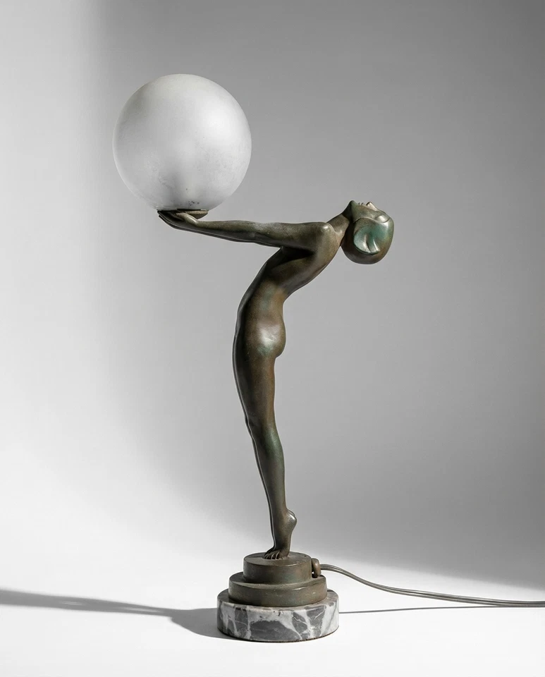 Lampe sculpture “Lueur Lumineuse” de Max Le Verrier – boule opaline Art Déco 193 - Photo 1/4