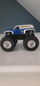 Hot Wheels Monster Jam Truck Grave Digger Blue & Silver Pre-owned - Picture 1 of 12