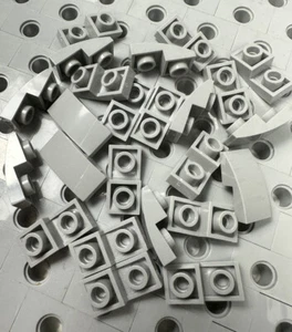Lego Gris Claro Suave Invertido Placa Azulejos Con Arco 1X2X2/3 Lote De 24 Nuevo - Imagen 1 de 2