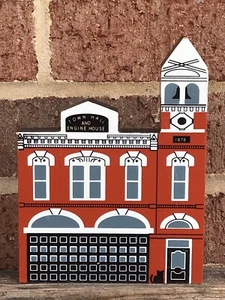 The Cat's Meow Medina Firehouse, Series XIII, 1990 - Picture 1 of 6