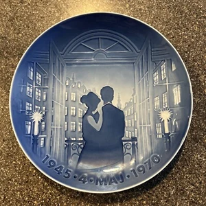Vintage Royal Copenhagen 1945 4 Maj Jubilee Plate B & G Cobalt Blue Couple 1970 - Picture 1 of 3