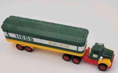 Camión cisterna de combustible Hess 1977 vintage con luces de trabajo escala 1/64 Foto 1 de 4