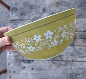 Vintage PYREX Spring Blossom Crazy Daisy Mixing Bowl 403 Large 2.5qt Green White - Picture 1 of 5