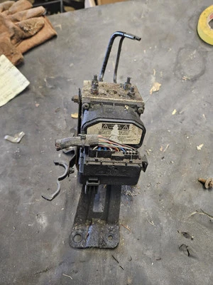 Bomba módulo ABS Toyota Camry 2002 2003 Foto 1 de 4