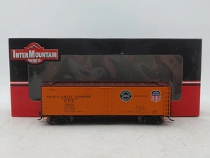 InterMountain 2562 HO Amarillo RTR Pacific Fruit Express R-40-25 Reefer # 2562 - Bild 1 von 5