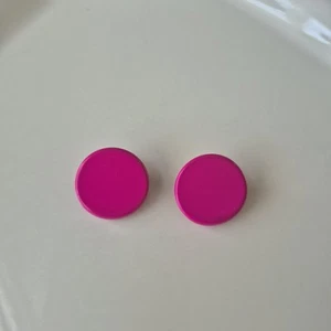 80s Style Large Neon Hot Pink Round Circle Polymer Plastic Earrings Studs - Picture 1 of 4