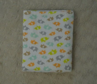 Manta de franela blanca naranja Child of Mine de Carter's Elephants Baby Recepting Foto 1 de 4