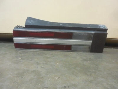 Luz trasera izquierda para conductor Buick Century 1982-1983 2 puertas Foto 1 de 4