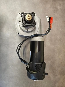 Conjunto de motor de accionamiento derecho Permobil M300/M400 usado 6 mph - Imagen 1 de 6