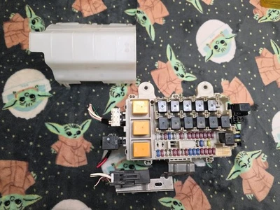 OEM ISUZU SINGLE CAB 2008-2010 BOX TRUCK NPR CABOVER INTERIOR FUSE BOX BLOCK  - Image 1 of 4