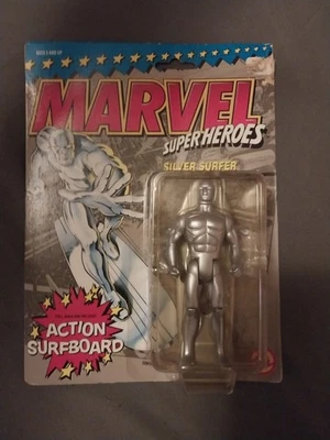 Figura de acción y tabla de surf Toy Biz Marvel Super Heroes Silver Surfer 1990 sellada Foto 1 de 2