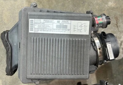 GM, OEM Air Filter Box, 2002, 6.0L - Image 1 of 4
