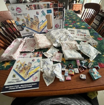 nuevo en caja mini marcas disney store edition con extra mini Foto 1 de 4