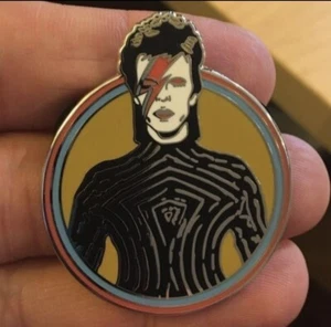 David Bowie Ziggy Stardust Enamel Pin Lapel 70s 80s Retro Rock MTV guitar Glam - Picture 1 of 3