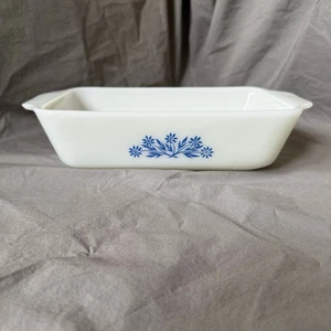 Pan de vidrio de leche vintage Anchor Hocking Fire-King patrón de flores azules 9 x 5" - Imagen 1 de 8