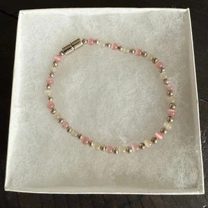 Pulsera Hecha a Mano 7.5" Rosa Blanco Plata con Cierre Magnético - Imagen 1 de 3