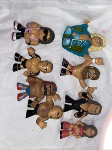 WWE MYSTERY MINI  9 Figures - Picture 1 of 11