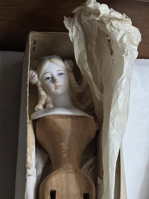 Muñeco Shackman Manikin BISQUE niña madera clavija articulada muñeca en caja original Foto 1 de 4